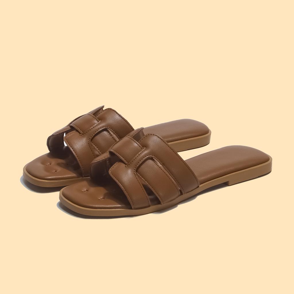 French retro outer wear cool slippers women's 2025 new leather woven one-word drag summer dress wear beach sandals