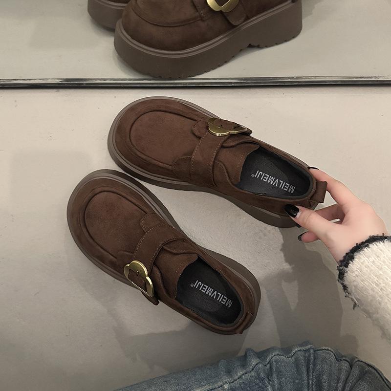 

Женские лоферы на толстой подошве с увеличением роста, новые на весну и осень 2025 года, универсальные туфли из маленькой кожи на одной педали, однотонные туфли на плоской подошве в британском стиле 40 темно-коричневого