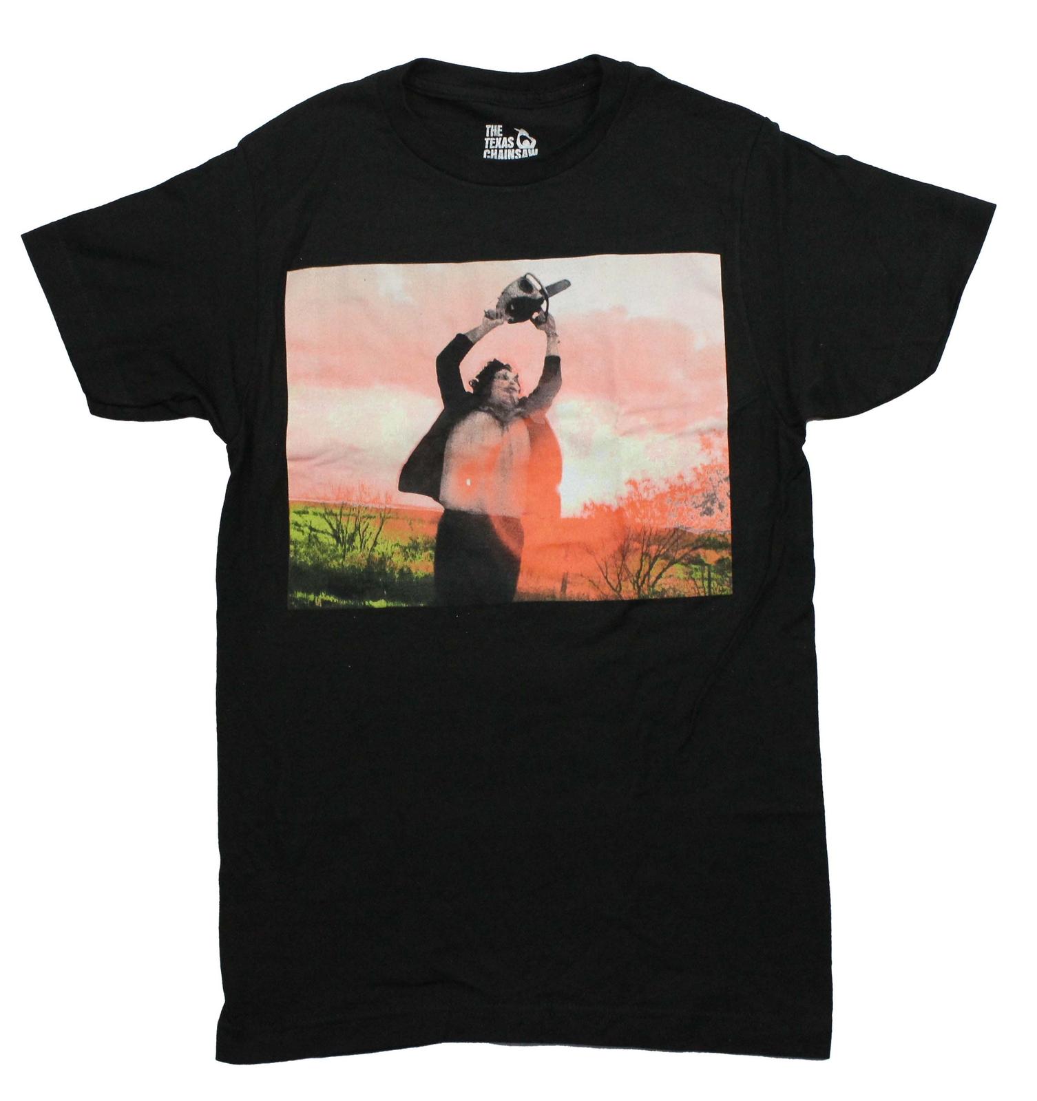 Texas Chainsaw Massacre New Adult T-Shirt - Leatherface Holding up Chainsaw XXXXL