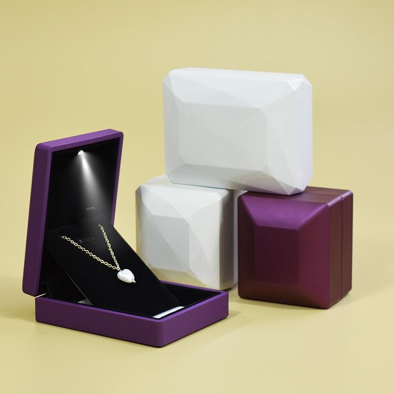Diamond-Faceted Light-Up Jewelry Box for Rings, Bracelets, and Necklaces