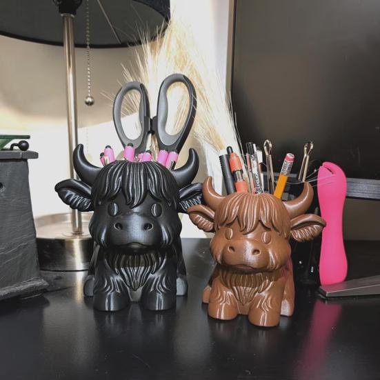 Highland Cow Pen Holder Large Capacity Desk Organizer Box Stationery Storage Container Home Office Desktop Decoration Ornament