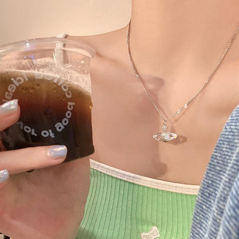 Sweet Cool Clavicle Chain Titanium Steel Necklace For Women Light Luxury Chain