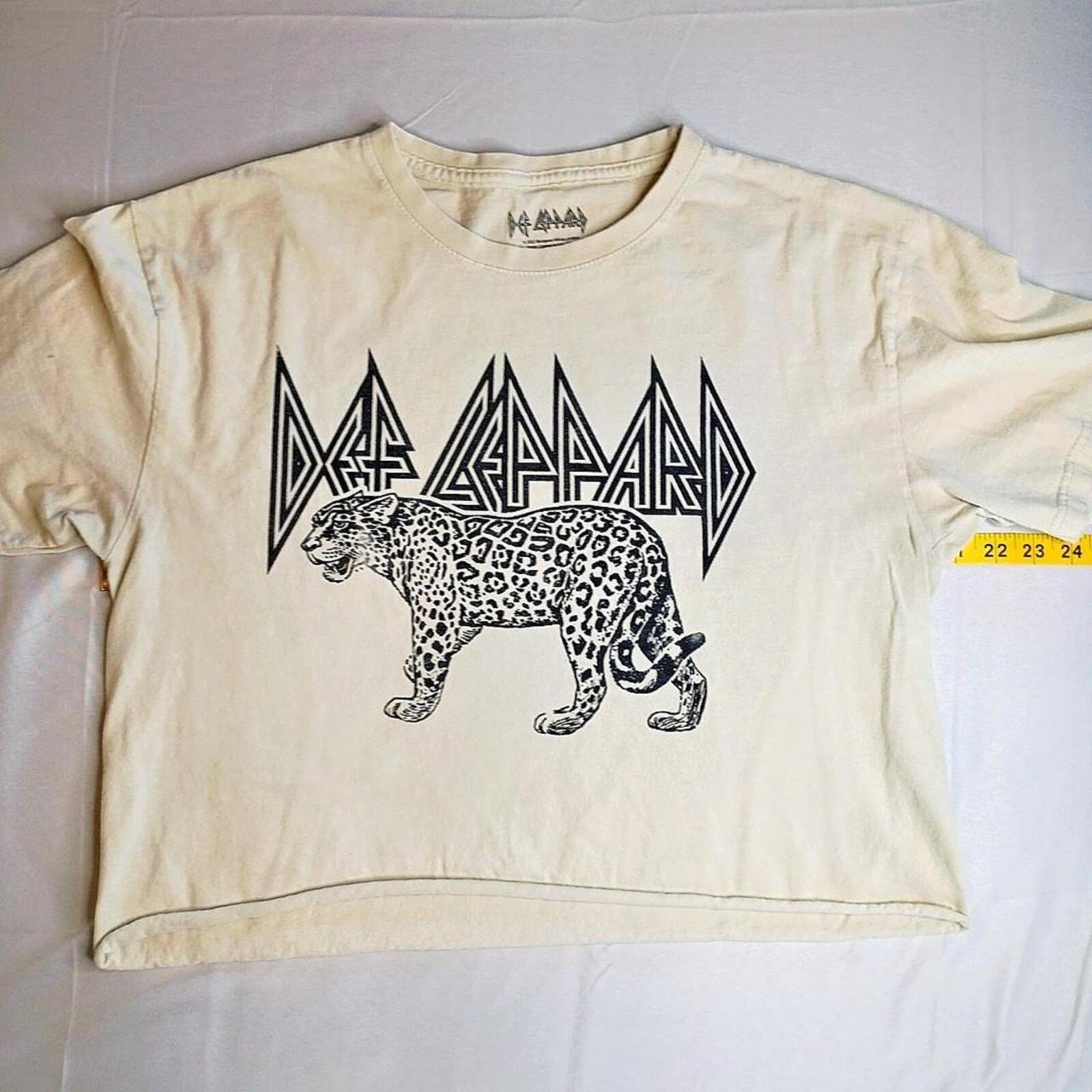 Def Leppard white band tee women s size large crop Top rock n roll S