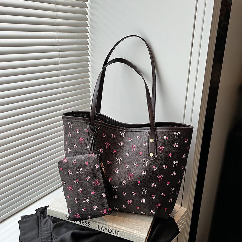 Popular large-capacity contrasting color bag women's 2025 new fresh cherry printed shoulder bag sweet wind student bag