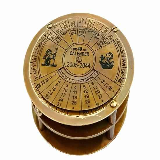 Strumento da Scrivania 3 in 1, Calendario 50 Anni, Lente d'Ingrandimento Bussola in Uno con Custodia in Pelle per Lavorare Facilmente e Trasportare, Da Usare come Regalo, Oggetti da Collezione