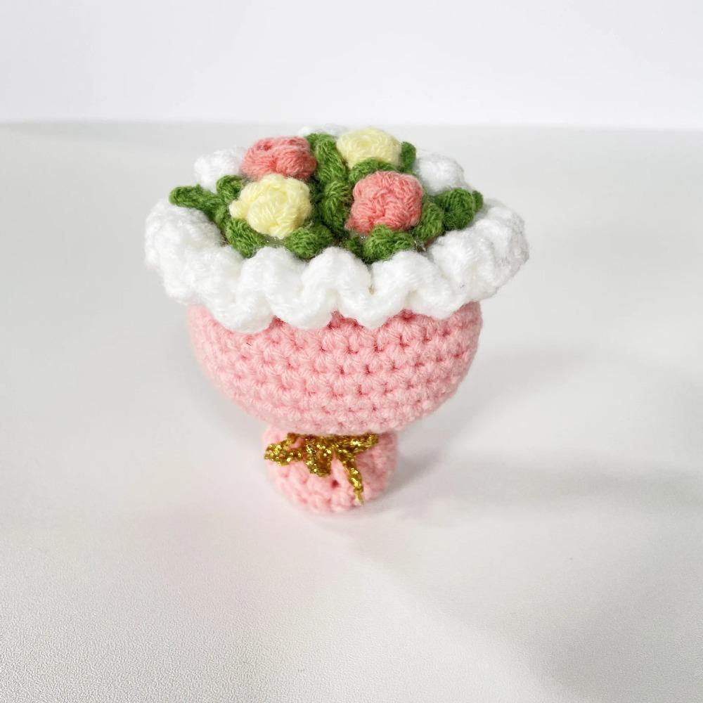 Mini Crochet Holding Flower Bouquet Ornament Valentine's Day Gift Party Decor Handmade Knitted Flowers Bouquet Home Room Decor