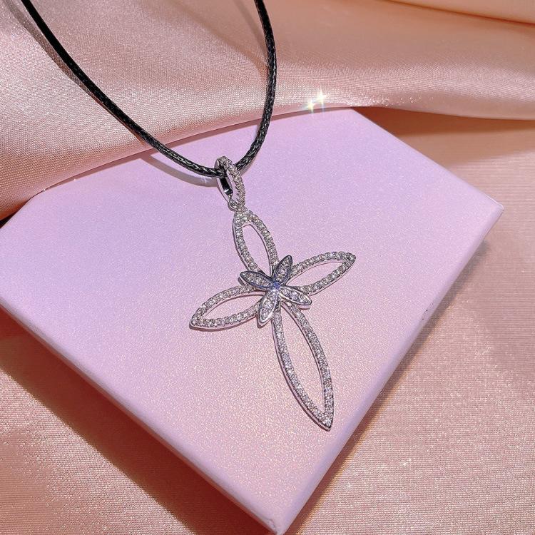 

Новое европейское и N Простое классическое ожерелье с подвеской в виде креста для мужчин и женщин