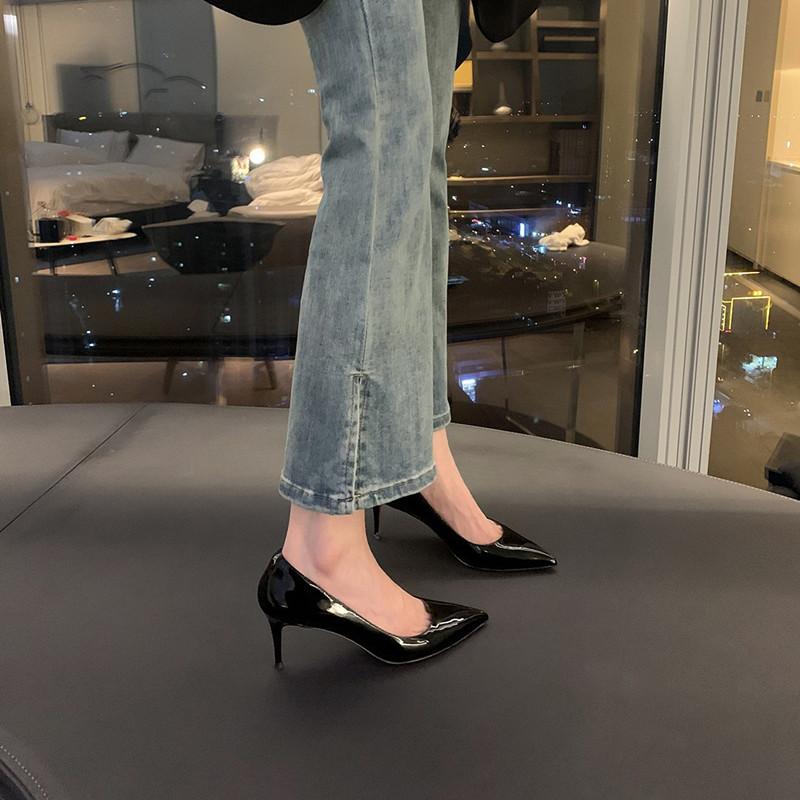 

Весенняя и летняя обувь Туфли из лакированной кожи больших размеров на высоком каблуке и с острым носом 39