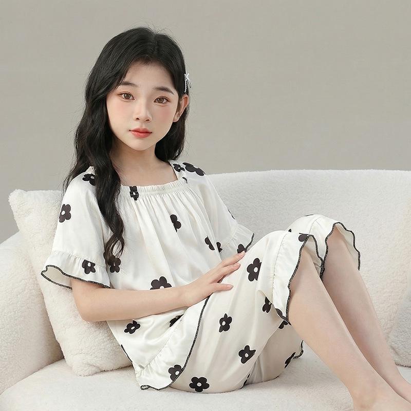Girls' Ice Silk Short Sleeve Pajama Set, Cooling Home Wear for Summer, Suitable for Medium and Large Children.