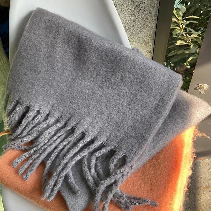 Sciarpa da donna spessa e soffice in stile coreano: Colore Solido, Imitazione Cashmere, Scialle Caldo da Collo Versatile per Autunno/Inverno 2023.