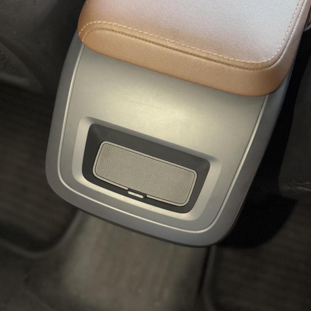 Boîte d'accoudoir arrière pour aquarium en caoutchouc Volvo pour XC60, XC90, V60, V90, S60 - Tapis de fond pour porte-gobelet (Numéro de la pièce. 31389183)