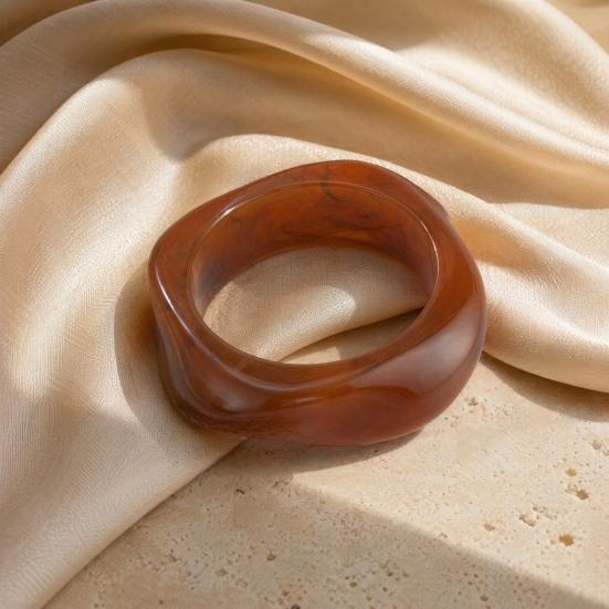 Gennemsigtig Harpiks Armbånd, Overdrevet Uregelmæssig Form Armbånd, Retro Stil Letvægts Lagdelt Armring til Smykkegave