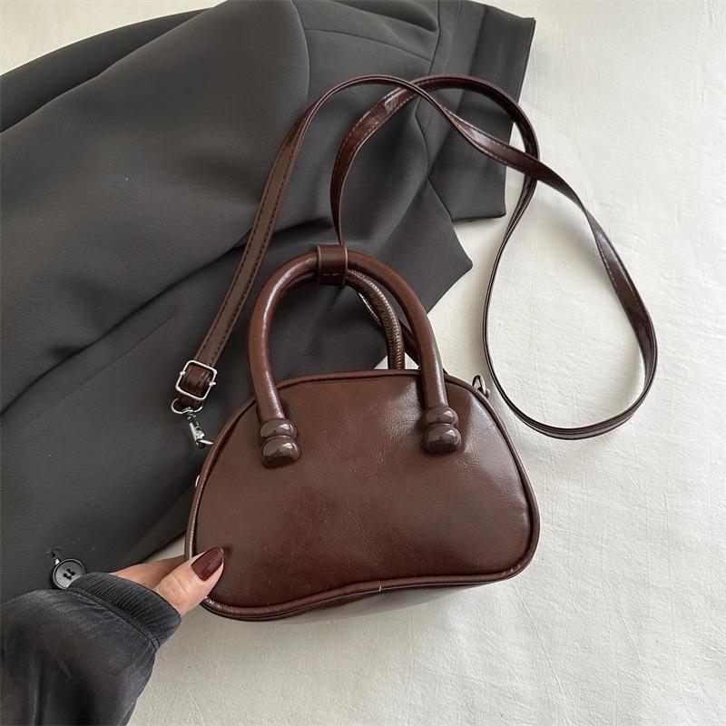 Textured Small Bag 2025 Niche Design Spring New Fashionable Simple Shell Bag Women's Shoulder Messenger Bag