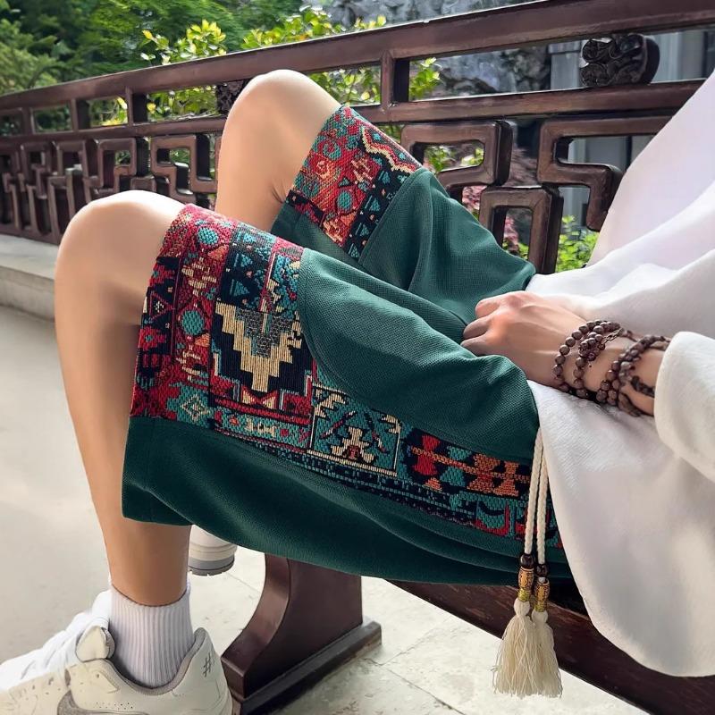 Men Green Ethnic Geometric Print Casual Shorts with Tassel Drawstring Waist S зелёный
