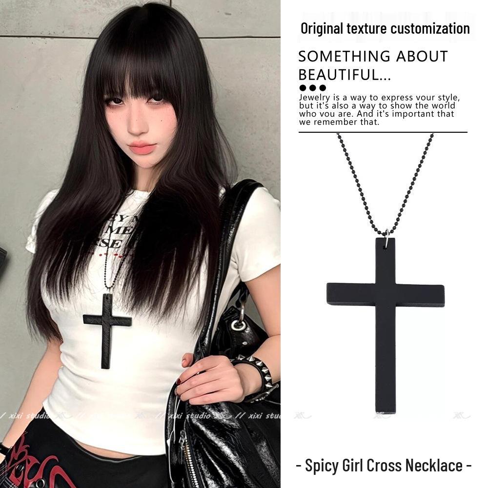 Retro Round Resin Necklace: Versatile, Fashionable High-End Clavicle Chain for Women