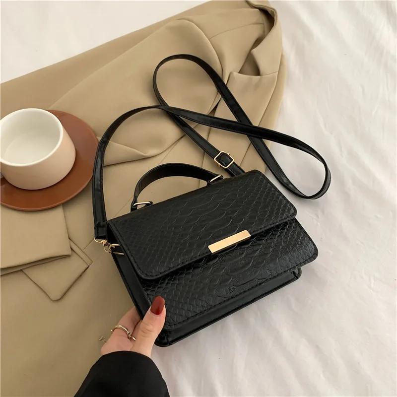 Geantă de umăr retro pentru femei, tip crossbody, tip geantă de mână, tip sac ...