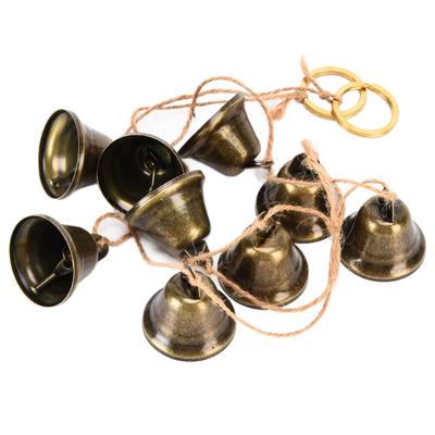 Hängende Glockenschnur, Kunsthandwerk, dekorative Schnur mit 9 Weihnachtsglocken aus Eisen im Vintage-Stil für Zuhause