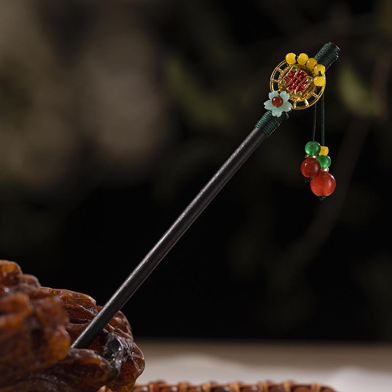 Vintage-Style Ebony Imitation Hairpin with Tassels and Wooden Step-Shaking Design for Hanfu and Ancient Costume Accessories