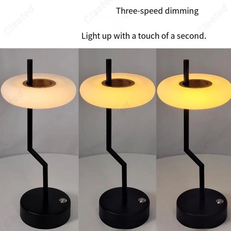 Minimalist LED Exquisite Geometric Art Desk Lamp USB Charging Warm Light Bar Bedroom Study Desktop Decorative Lighting Fixtures