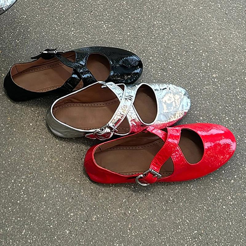 

Версия из коровьей кожи корейская версия перекрестная пряжка бабушкины туфли-лодочки женские 2025 весна новые с мелким вырезом удобные плоские туфли Мэри Джейн 40 красный