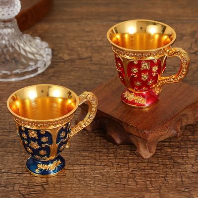 Europäische Leichte Luxus-Henkeltasse, Legierung Relief Mini Wodkaglas, Tragbarer Vintage-Kelch, Kreative Wohn-Tischdekoration, 1 Stück