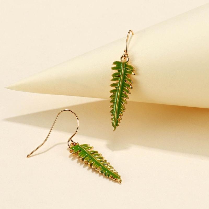 Delicate Leaf Shaped Earrings Bohemian Fern Leaf Earrings Green Leaf Dangle Hook Earring Unique Jewelry Women Girl Teen
