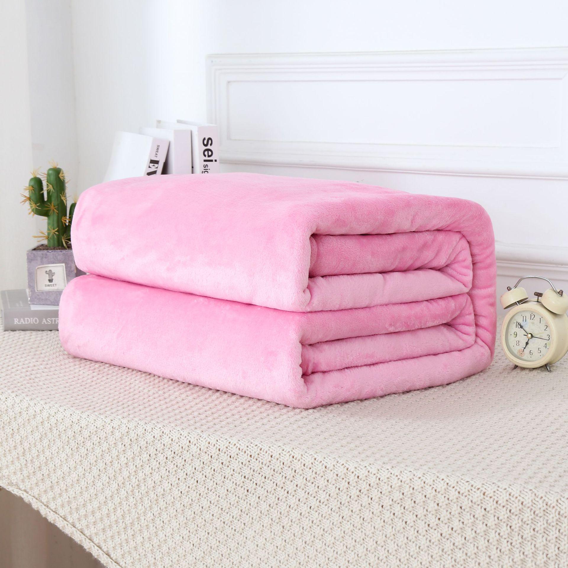 

Однотонное флэнелевое одеяло Cloud Mink — идеально подходит для сна в офисе и в комнатах с кондиционером 200x230 cm 1380 g розовый