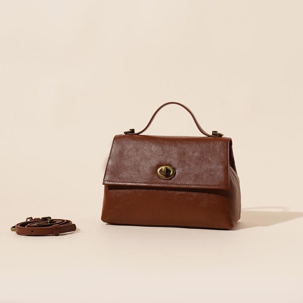 Vintage Top Layer Cowhide Single Shoulder Small Square Bag, New Flip Cover Mailman Bag, Genuine Leather, Niche Commuting Crossbody Bag for Women