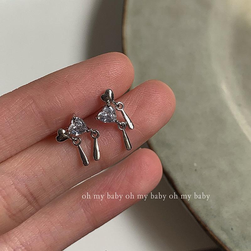 2024 Women s Double Heart Stud Earrings: Water Drop Zirconia Heart-Shaped Design