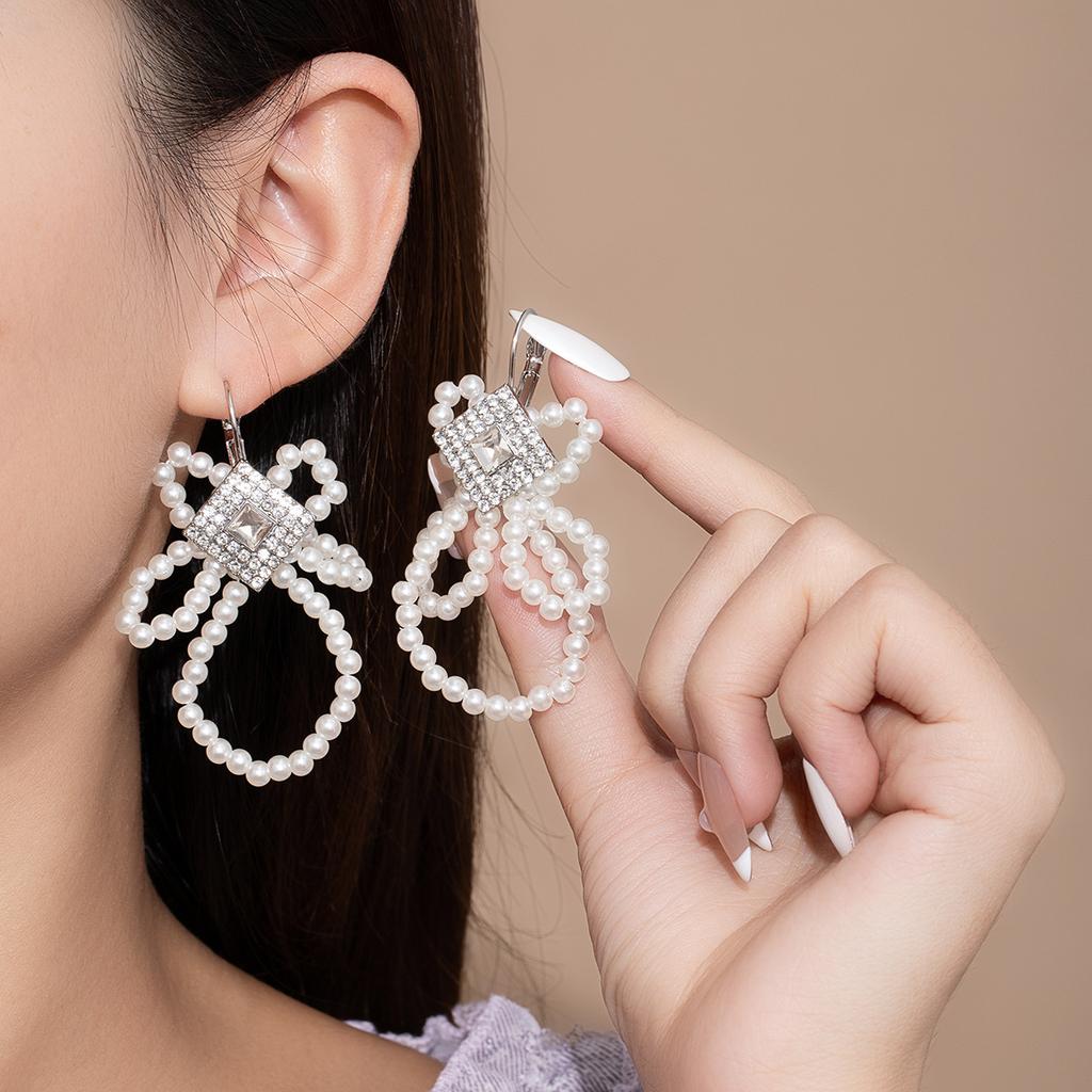 Light Luxury High-End Pearl Earrings, Flower Water Droplets, Niche Retro Earrings, Light Luxury High-End Earrings, Women