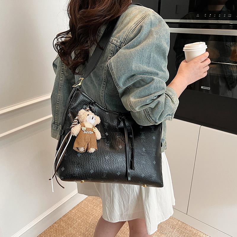 Premium Commuter Large-capacity Bag Women's 2025 New Spring and Summer Versatile Shoulder Bag Fashionable Portable Tote Bag