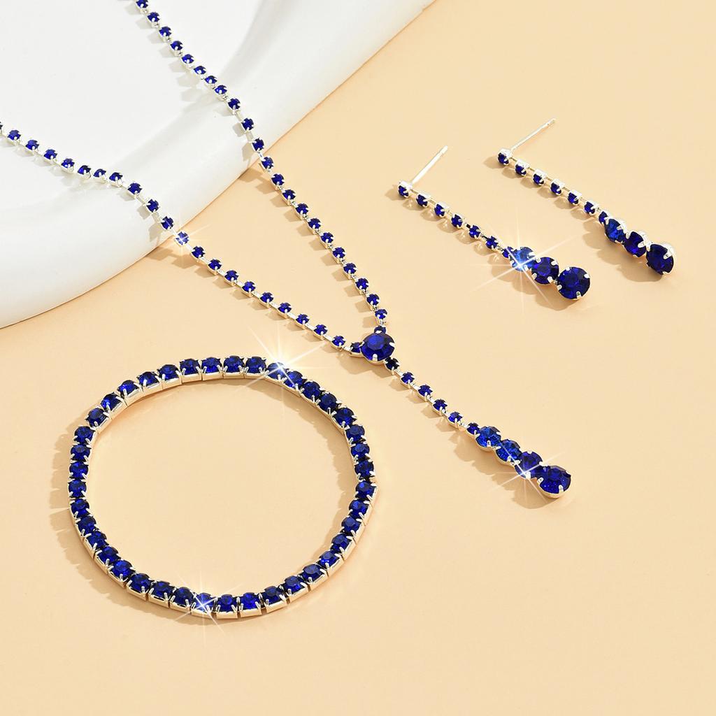 Modisches, schlichtes Schmuckset mit Halskette, Ohrringen und Armband, einreihiger Hochzeitsschmuck.