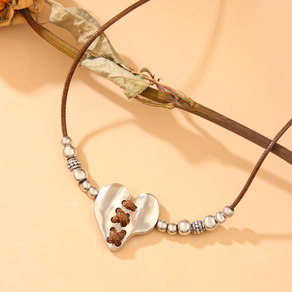 JMXD Bohemian Heart Pendant Wax Cord Necklace Vintage Retro Artistic Fashion Accessory Unique Design for Women