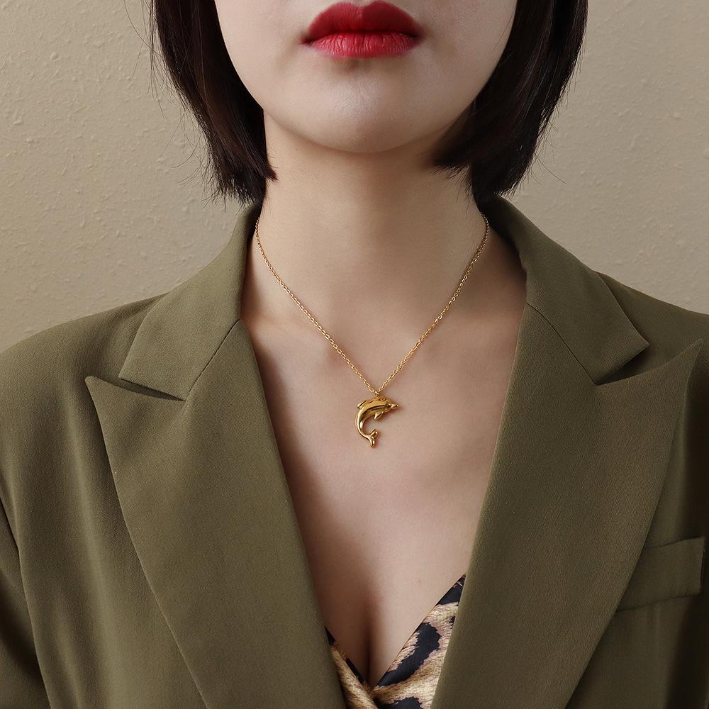Elegant Dolphin Pendant Necklace: 18K Gold-Plated Titanium Steel Clavicle Chain for Women.