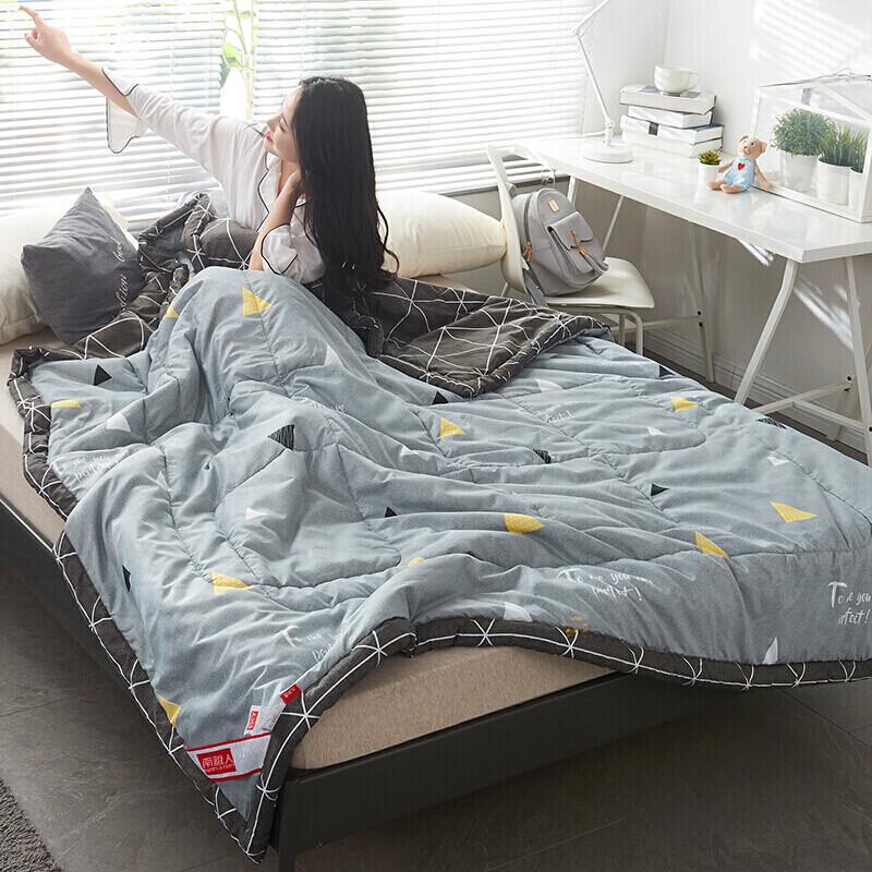 Nan Ji Ren Machine Washable Summer Quilt