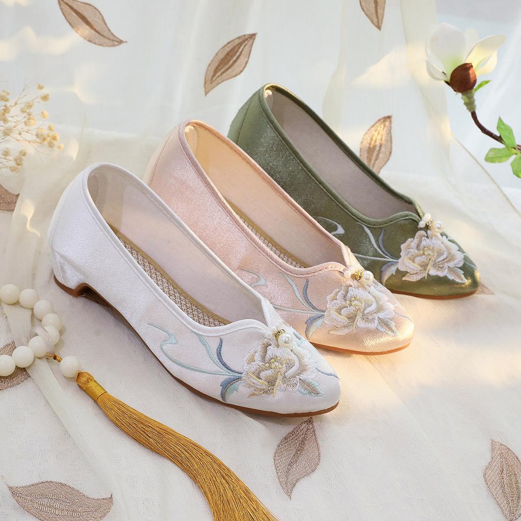 Chunxiang, New Embroidered Shoes Women's Old Beijing Cloth Shoes Low-heeled Chinese Style Cheongsam Single Shoes Retro Pointed Shoes