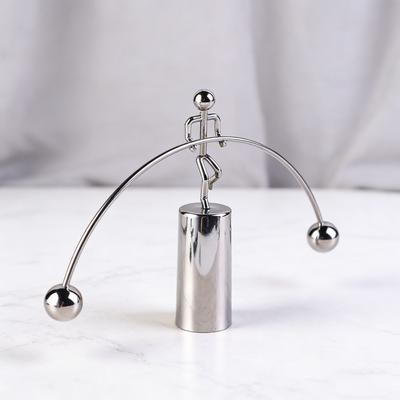 1 Stück-Balance Ball Schwingendes Gewichtheben Kleiner Eiserner Mann Nicht Fallen Kleiner Mann Dekoration Nicht Fallen Alter Mann Lustiges Geschenk Schmuckstück