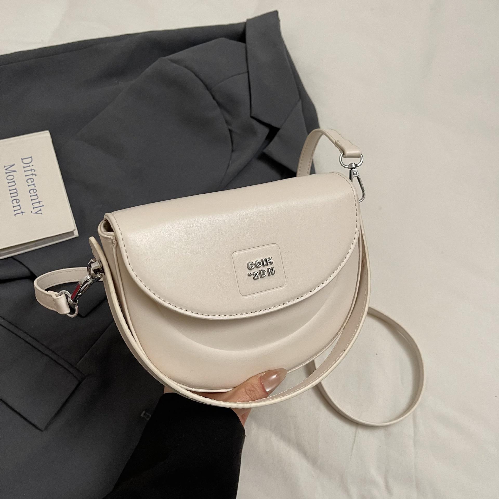 

2025 лето новая мода кэжуал корейская версия ретро тренд нишевая модная персонализированная женская сумка однотонная сумка-седло белый