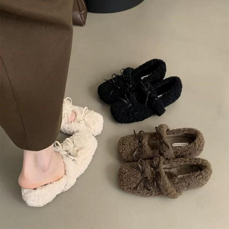 Weichsohlige Ein-Pedal-Flauschschuhe für Damen Herbst und Winter 2025 neue Oberbekleidung Doudou-Schuhe mit Fleece warm flachsohlige Baumwollschuhe beladene Schuhe