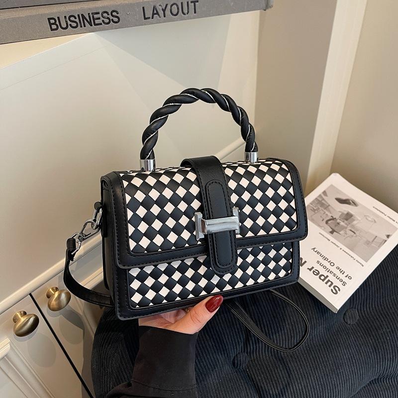 Autumn new small square bag niche design fashionable shoulder portable small satchel woven bag