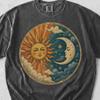 Himmlisches Sonne Mond Shirt: Retro Mystic Sky Grafik-T-Shirt, Comfort Colors Baumwolle