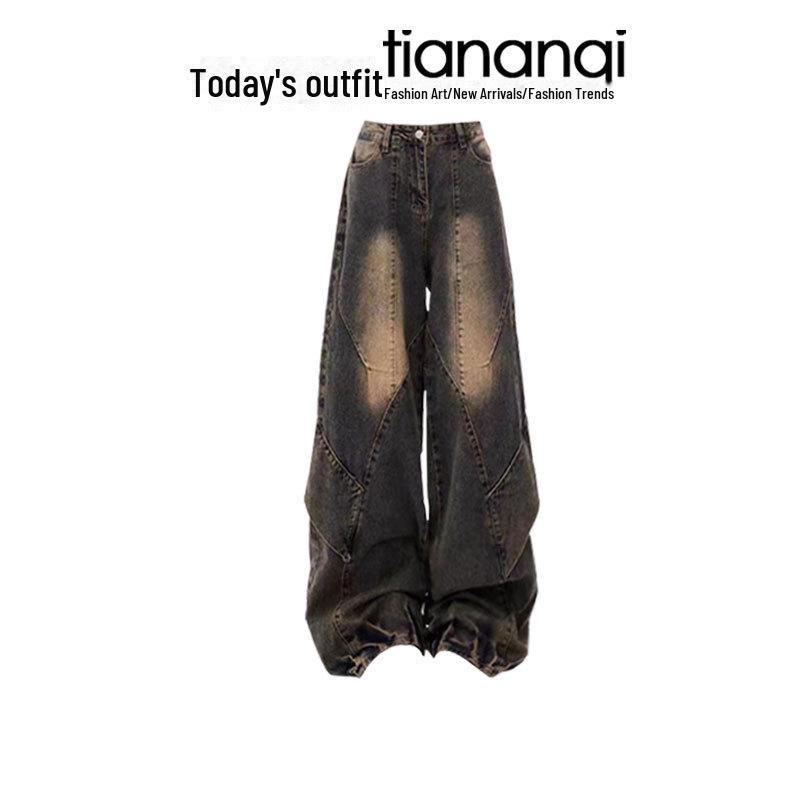 

«Женский повседневный комплект из двух предметов: полосатая рубашка и свободные потертые джинсы в стиле ретро для ранней осени» M