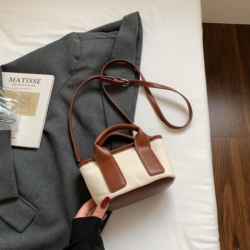 

Foreign order retro portable small bag women s 2025 spring and autumn new pillow bag advanced texture versatile commuter messenger bag 20*9*11 покинуть белый