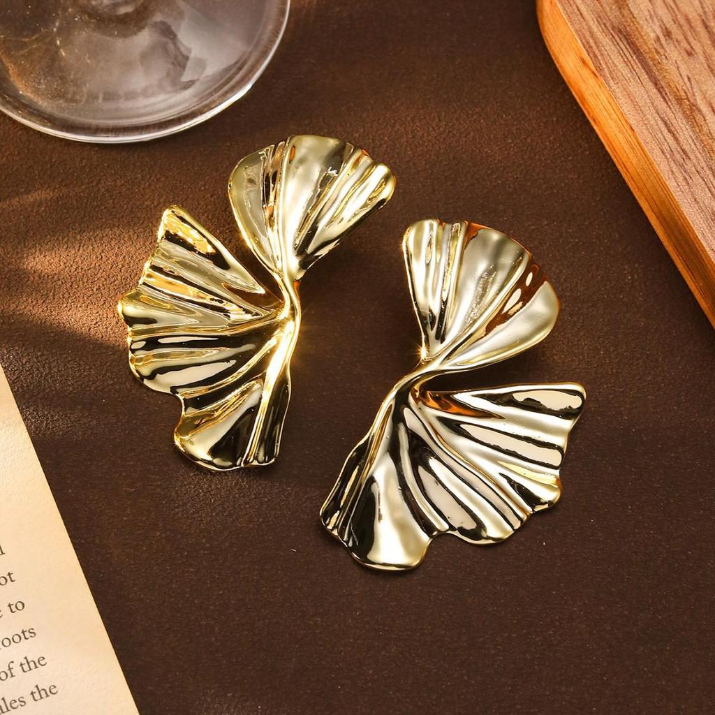 Retro 3D Big Flower Leaf Earrings: High-End Luxury Studs with Exaggerated Style and Fashionable Personality
