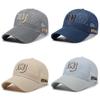 Sommerliche Baseballkappe aus Mesh mit gestickten Buchstaben und verstellbarer Passform für lässige Streetwear