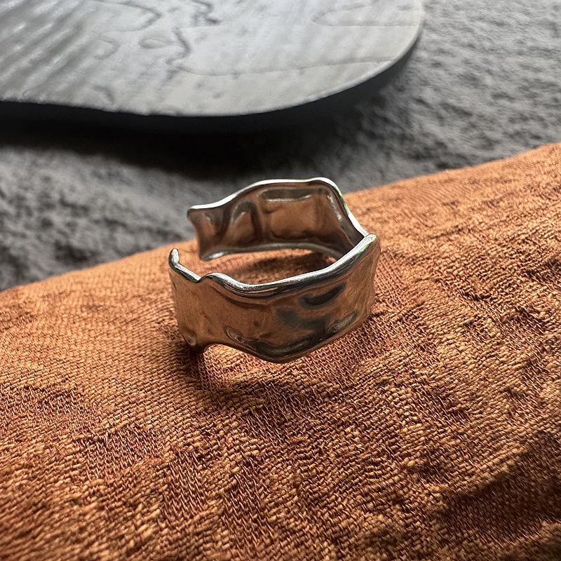 

Европейское и американское ретро рок кольцо с лавой: Кованая текстура, стиль INS, нержавеющая сталь, модное широкое кольцо, регулируемое, для мужчин.