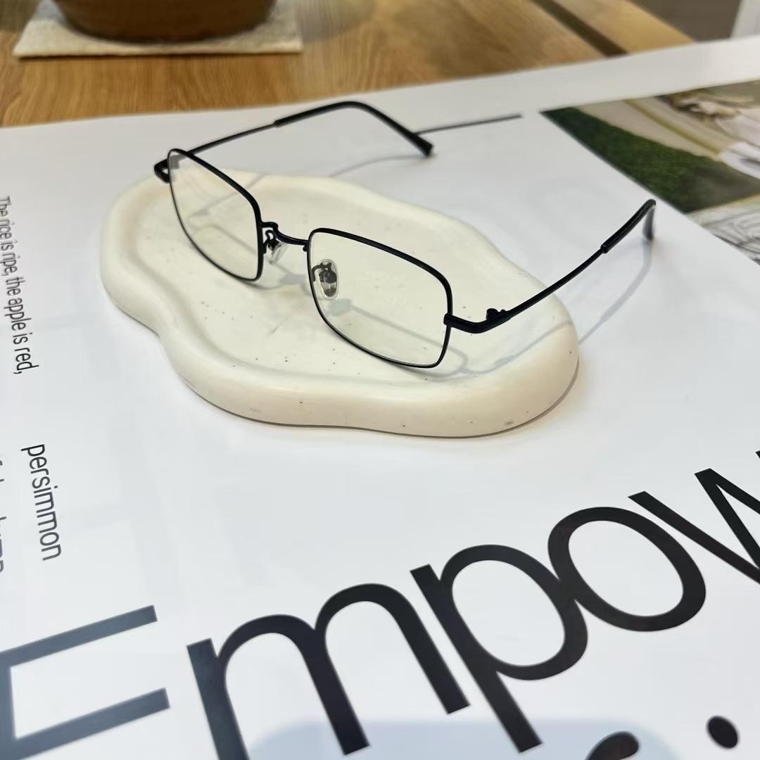 

Latest Stylish Male Sunglasses Square Shape UV400 Protection Female Sun Eyeglasses Retro Vintage Style Eyeglasses for Female