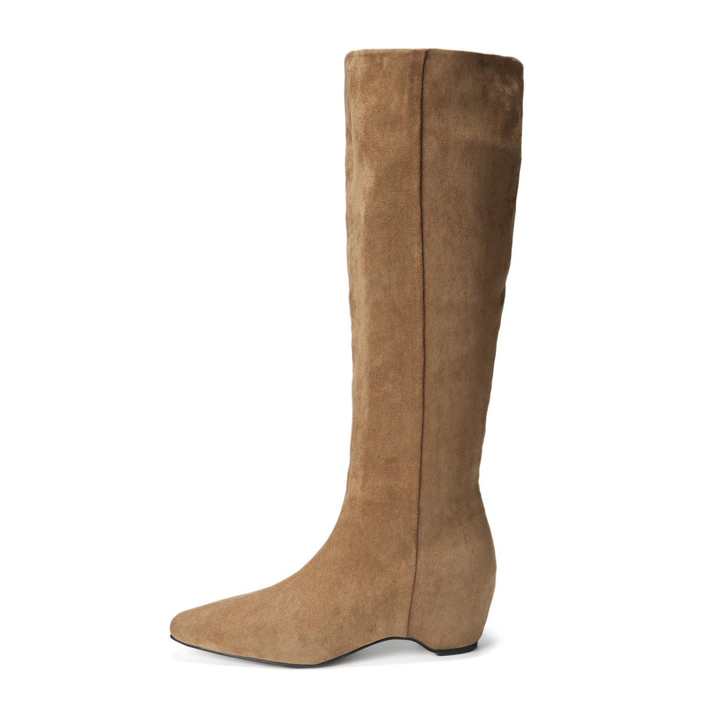 

Замшевые ботфорты с квадратным носком и массивным каблуком - универсальный рыцарский стиль осень-зима 2025 40 хаки