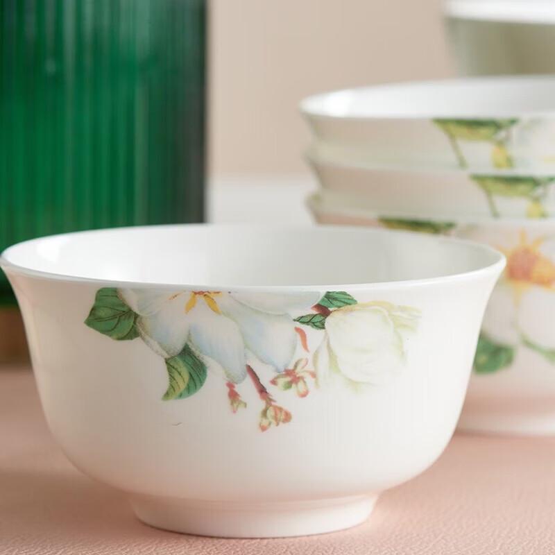 Northern Scenery Bone China 8-Piece Kapok Flower Dinnerware Set