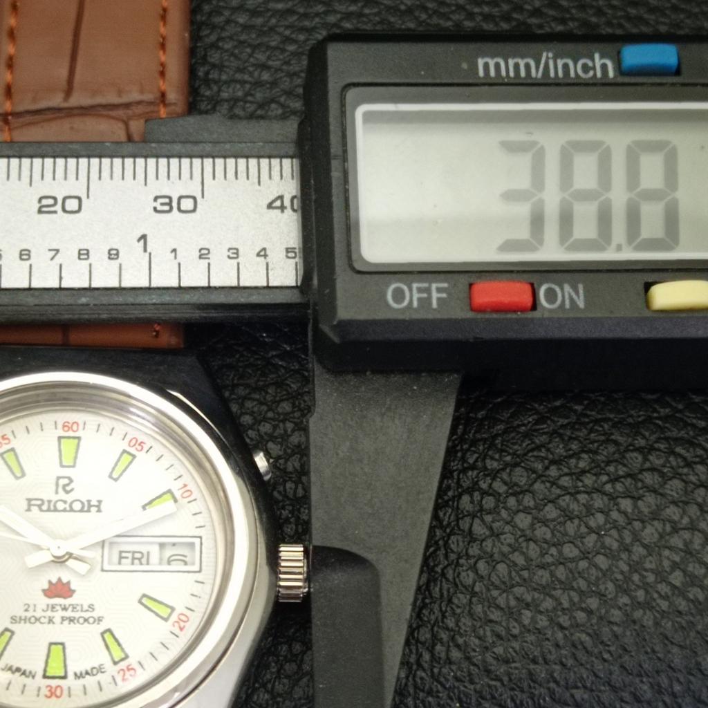 Ricoh R31 AUTOMATIC VINTAGE JAPAN MENS WHITE COLOR DIAL WATCH A701935-5 R207-a701935